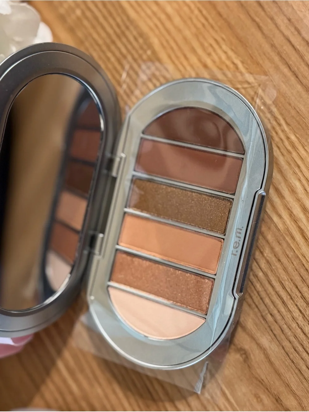 R.e.m. beauty Midnight Shadows Eyeshadow Palette - Babydoll (Neutral Pink Tones)